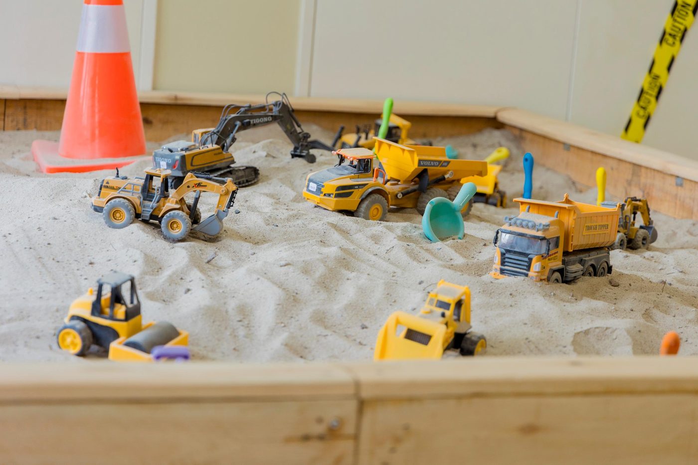 Kidstruction Zone construction sand pit